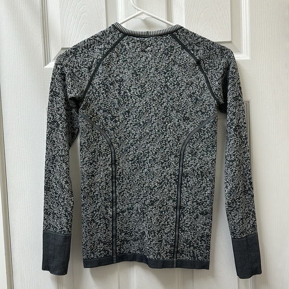 LIKE NEW! Ivivva Fly Tech Long Sleeve Top - Picture 4 of 11